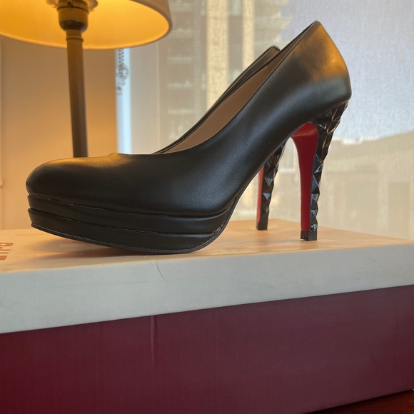 BeLLe Leather heels. Size 6 - Picture 4 of 4